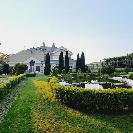 Dworek Krolewski Malgorzata