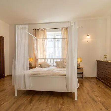 Dworek Krolewski Malgorzata 3*