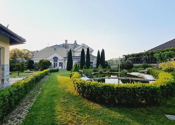 Dworek Krolewski Malgorzata