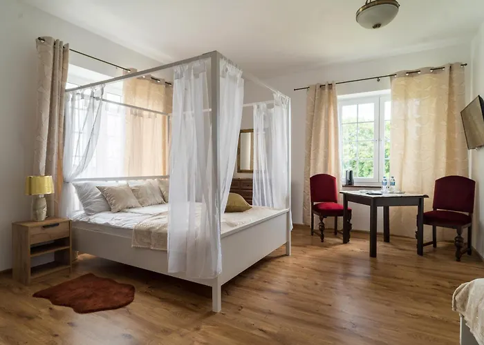 Dworek Krolewski Malgorzata