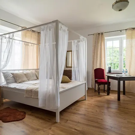 Dworek Krolewski Malgorzata